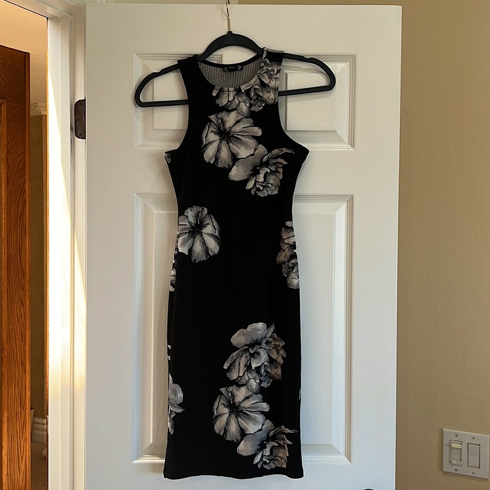 Beautiful Floral Black MIDI Dress 🤍